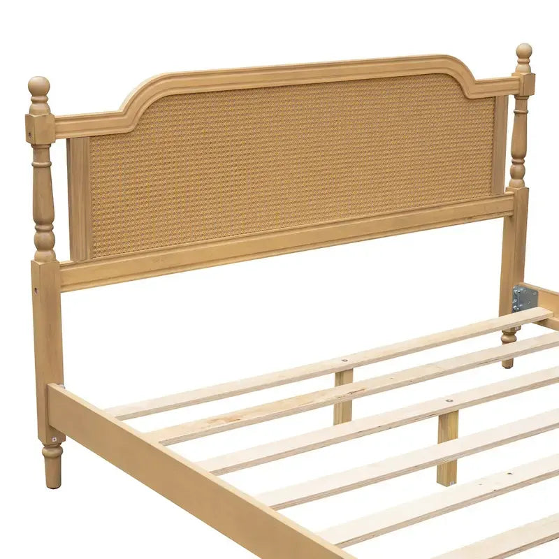 Lit plate-forme de style traditionnel avec tête et pied de lit en rotin pour chambre à coucher