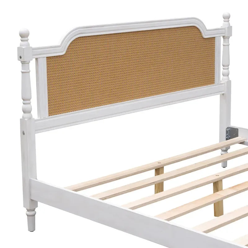 Lit plate-forme de style traditionnel avec tête et pied de lit en rotin pour chambre à coucher