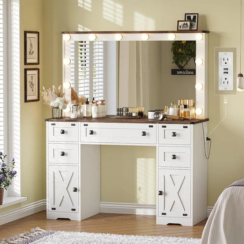 Coiffeuse avec miroir et ampoules